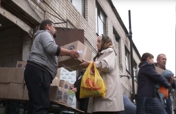 допомога, гуманітарна допомога
