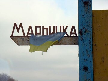 На КПП “Марьинка” заблокировали машины ООН (фото)