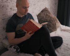 Людина любить читати