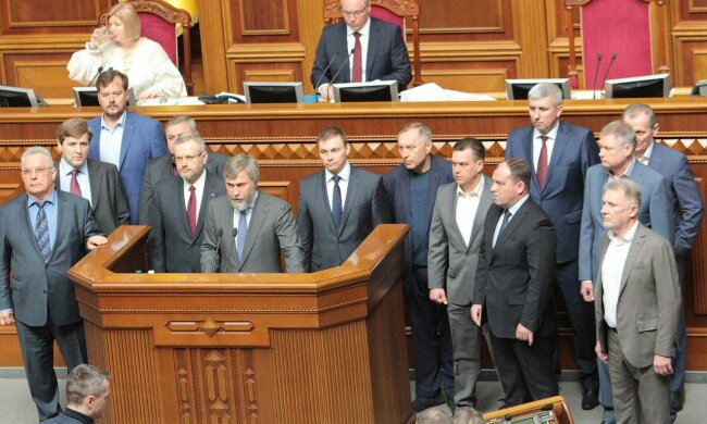 Новинський і Вілкул заблокували підписання мовного закону