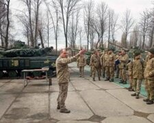 На украинскую границу срочно стягивают военных: что происходит