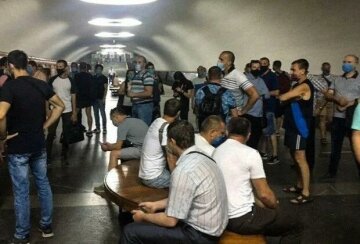 "Будем выходить и перекрывать дороги": харьковчане угрожают бунтом из-за возможного закрытия метро