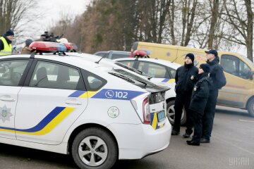 Донецькі копи згвалтували дівчину (фото)