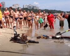 Переполох на пляжі в Одесі, водолази дістали небезпечний предмет, відео: "Гострий, як бритва"