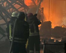 Масштабна пожежа під Києвом: стало відомо, що розбомбили окупанти, відео