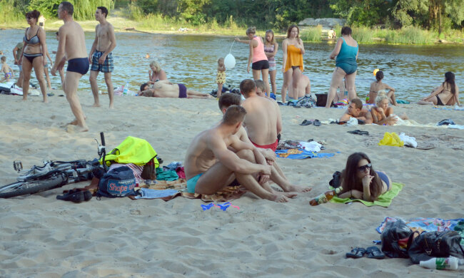 Kyiv-Beaches-Molodizhniy-1