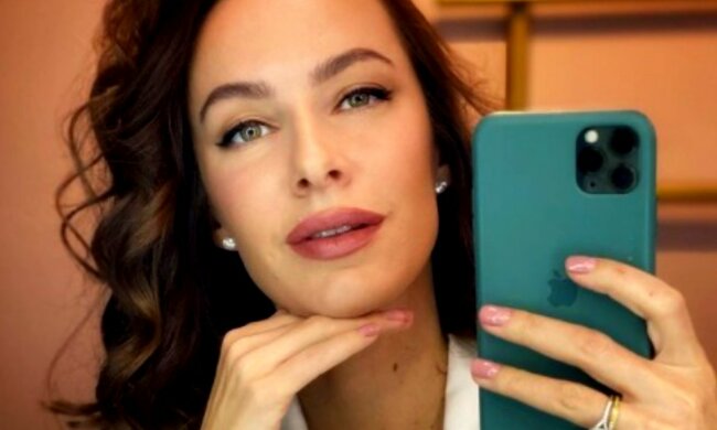 Жена Остапчука в кокетливой пижамке запела в ванной, как Уитни Хьюстон: "Жизнь прекрасна!"