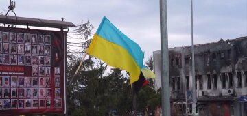 флаг Украины, война, руины, Киевская область
