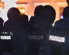Вандали масово споганили зупинки в Одесі: фото наслідків