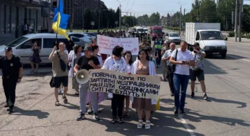 В Кривом Роге на митинг вышли медики