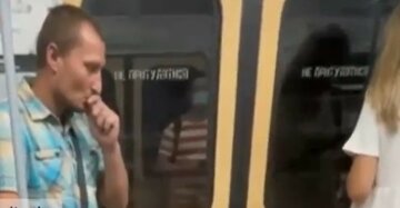 В Харькове мужчина без маски удивил поведением в метро, фото: "прямо в вагоне начал..."