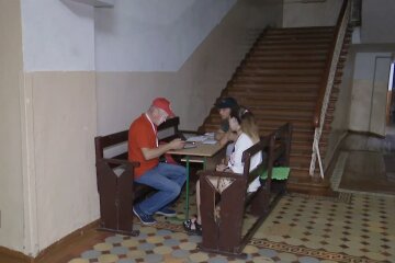 Безкоштовні продукти для ВПО та пенсіонерів у Харкові