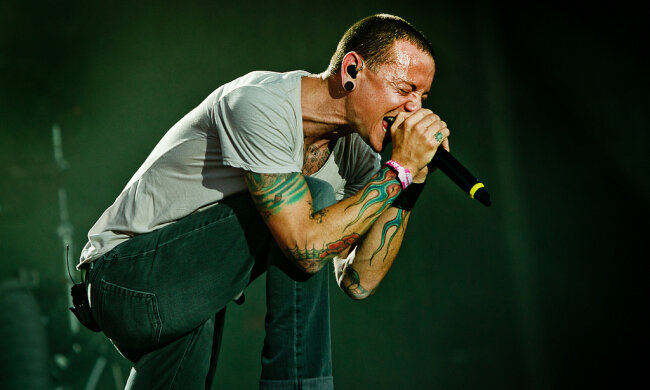 Главное за ночь: землетрясение в Турции и самоубийство солиста Linkin Park