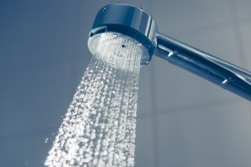 Приймати душ шкідливо для здоров’я: вчені приголомшили відкриттям