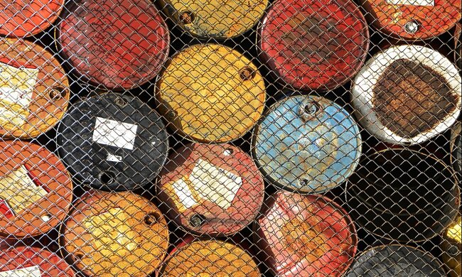 Нефть бензин бочки
