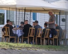 В КГГА заявили, что "алко-застолье" чиновников в День траура было "рабочей встречей"