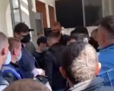 "Довели до ручки": взбунтовавшиеся киевляне прорвались к Кличко, видео