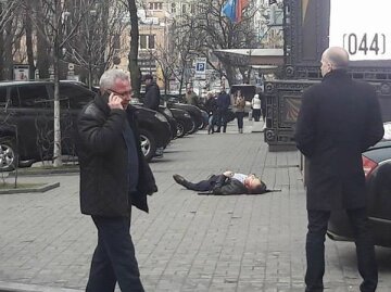 Ни цветочка: что сейчас происходит на месте убийства Вороненкова — фото