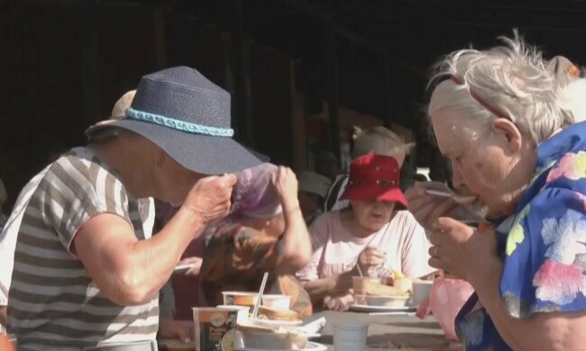 Безкоштовні продукти для ВПО та пенсіонерів у Києві