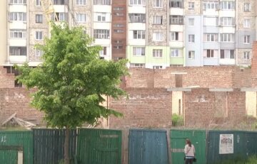 П'ятьох дітей без свідомості знайшли на недобудові в Івано-Франківську: перші кадри з місця НП