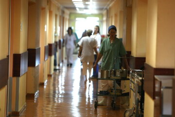 Условиями в детской больнице Харькова поразили сеть: фото, от которых становится дурно
