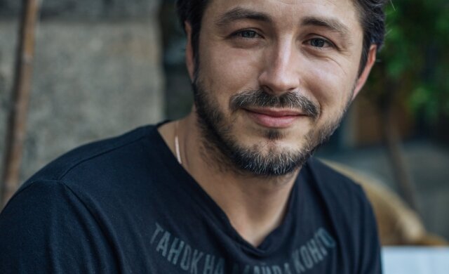 Жена-красавица и четверо детей: Притула поделился яркими фото с отдыха во Франции