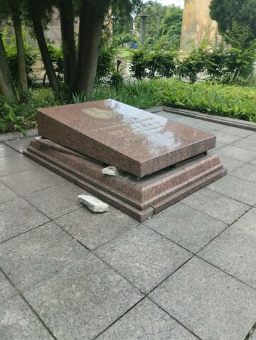 Николай Кузнецов, могила