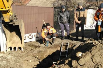 У Кривому Розі кинулися на розкопки "скарбів", фото: "прямо біля приватних будинків"