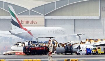 Пожежу на борту літака в аеропорту Дубая загасили