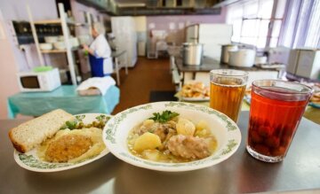 Харчування у школах різко подорожчає в Одесі: відомо на скільки