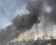 Масштабный пожар в Киеве, загорелись МАФы: фото и детали с места ЧП