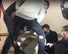 "Напали на комиссию и портили бюллетени": массовая драка между депутатами вспыхнула в Одессе, видео