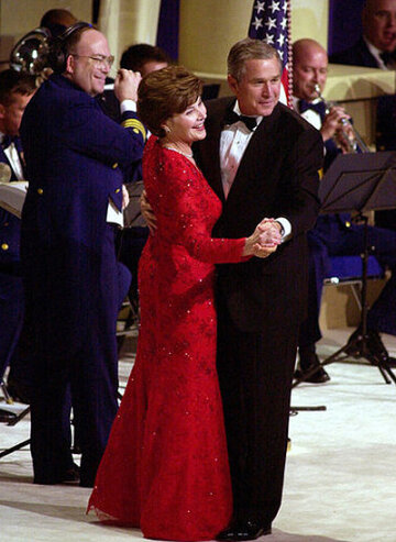 Джордж Буш-младший с супругой Лаурой, 20 января 2001 г. Фото: artidea.org.ua
