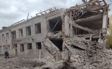 Оккупанты разбомбили больницу на Николаевщине, уничтожены несколько отделений: появилось видео