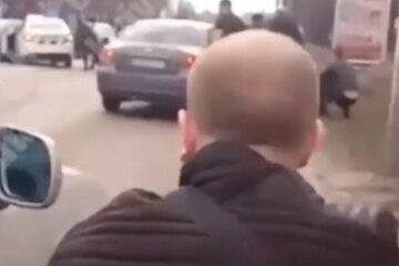 Серійний автоугонщик влаштував переполох під Києвом, фото: "приставив пістолет до скроні і..."