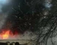 Под Харьковом разгорелся пожар в продуктовом магазине: кадры с места ЧП