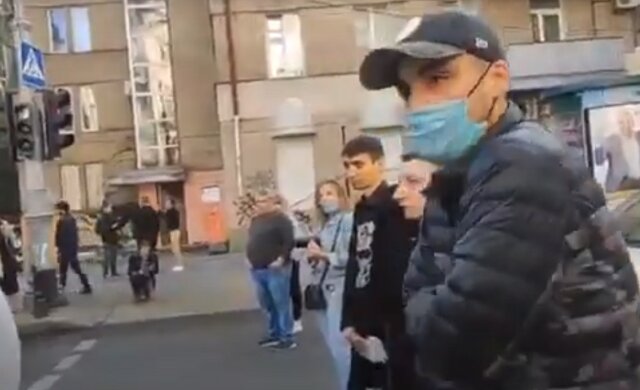 В центре Одессы разъяренные люди перекрыли движение, видео: что они требуют