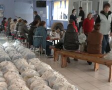 Безкоштовні продукти для ВПО та пенсіонерів у Дніпрі