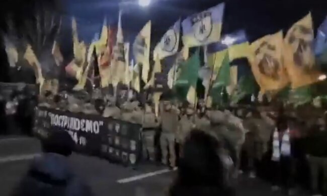 Новий Майдан розгорається в Києві, поліція стягує сили: кадри подій