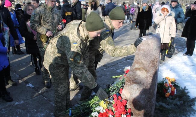 П'ять років тому терористи обстріляли Краматорськ: Нацкорпус вшанував пам'ять загиблих