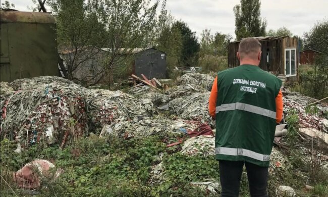 Держекоінспекція зафіксувала масштабне порушення: забруднення земель відходами шліфувального паперу сягнуло 2,3 мільйона гривень