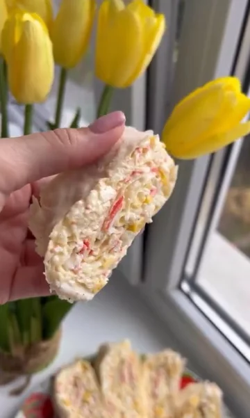 рулет с крабовыми палочками