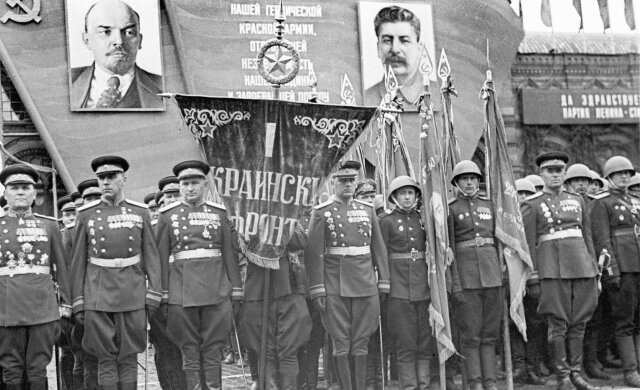 Командование I Украинского фронта на Параде Победы.