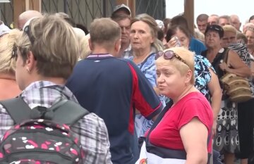 Бойовики почали масову облаву на жителів Донбасу: "500 доларів штрафу за..."