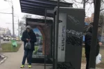 "Это все из нашего кармана": в Харькове вандалы разгромили автобусную остановку, фото