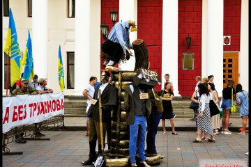 Активисты увековечили мэра Одессы (фото)