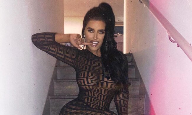 эбигейл рэтчфорд, эби