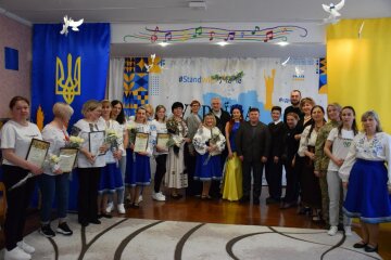 Більше ніж просто свято: як у київському садочку вчили поважати жінку, яка тримає на собі світ