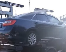 В українців показово почали віднімати авто, відео: "незаконний стиль життя"
