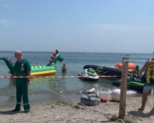 Катався на водному атракціоні: на пляжі в Одесі трапилася трагедія з підлітком